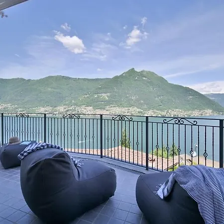 Lakefront Luxury Villa, Jacuzzi, Garage E Terrace 빌라