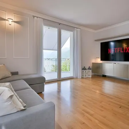 빌라 Lakefront Luxury Villa, Jacuzzi, Garage E Terrace