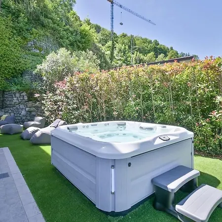 Lakefront Luxury Villa, Jacuzzi, Garage E Terrace 빌라 Riva (Sondrio)