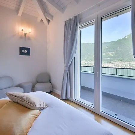Lakefront Luxury Villa, Jacuzzi, Garage E Terrace Riva (Sondrio)