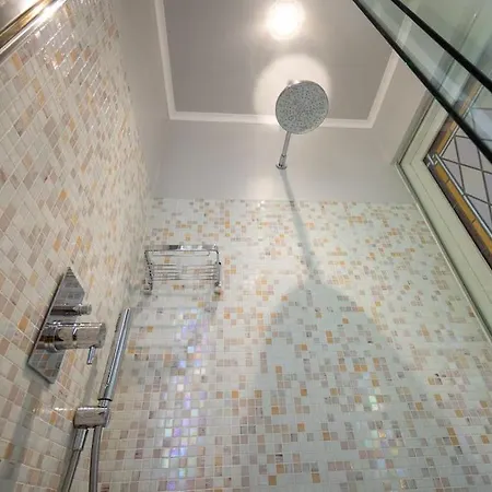 빌라 Lakefront Luxury Villa, Jacuzzi, Garage E Terrace