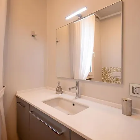 Villa Lakefront Luxury Villa, Jacuzzi, Garage E Terrace Riva (Sondrio)