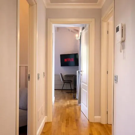 Villa Lakefront Luxury Villa, Jacuzzi, Garage E Terrace *