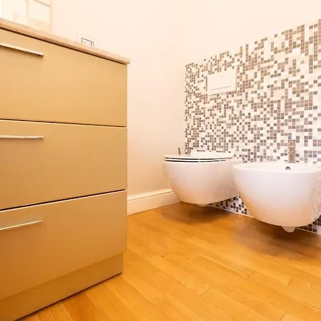 Lakefront Luxury Villa, Jacuzzi, Garage E Terrace Villa