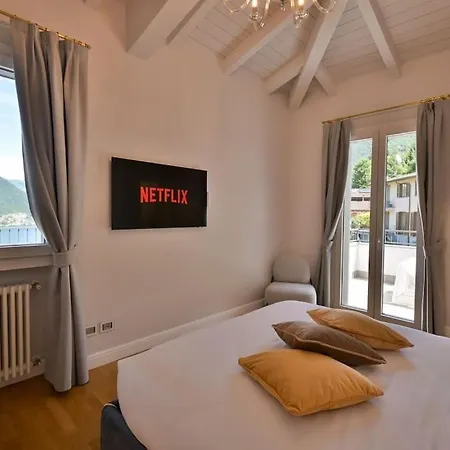 Villa Lakefront Luxury Villa, Jacuzzi, Garage E Terrace *