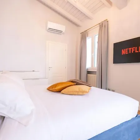 Lakefront Luxury Villa, Jacuzzi, Garage E Terrace Villa