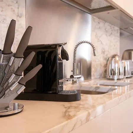 Lakefront Luxury Villa, Jacuzzi, Garage E Terrace Villa