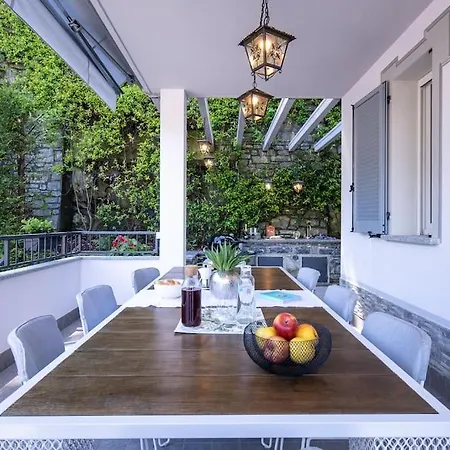 Villa Lakefront Luxury Villa, Jacuzzi, Garage E Terrace