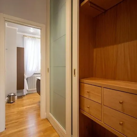 Lakefront Luxury Villa, Jacuzzi, Garage E Terrace Villa Riva (Sondrio)